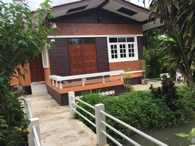 Exterior 8