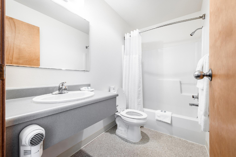 Bathroom, The Ketch Inn, Ketchikan Gateway