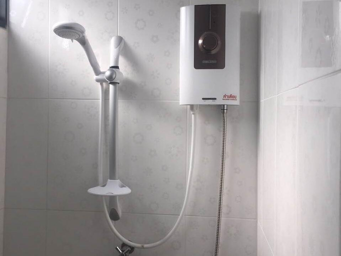 Bathroom 16