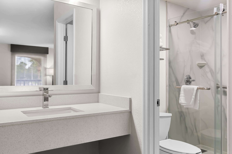 Bathroom 5, Best Western Starke, Bradford