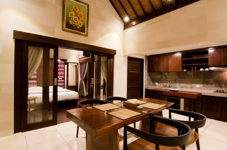Dining Room 7