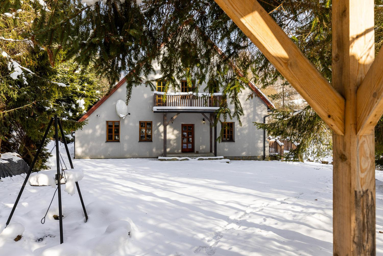 Others 4, Bialy Dom W ROPKI, Gorlice