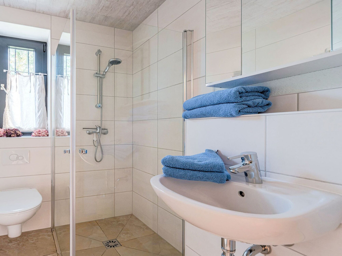 Bathroom, Spacious Apartment near Lake in Guntersberge, Harz