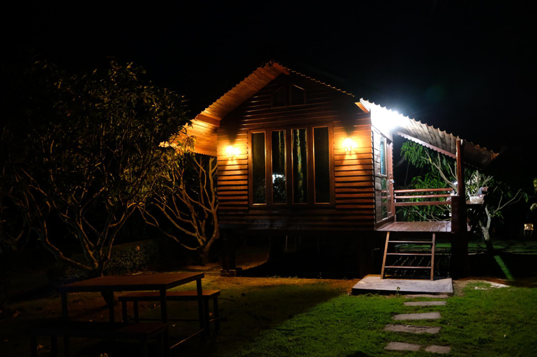 Exterior 4