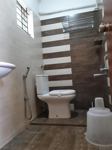 Bathroom 4, Hotel Empark, Bangalore