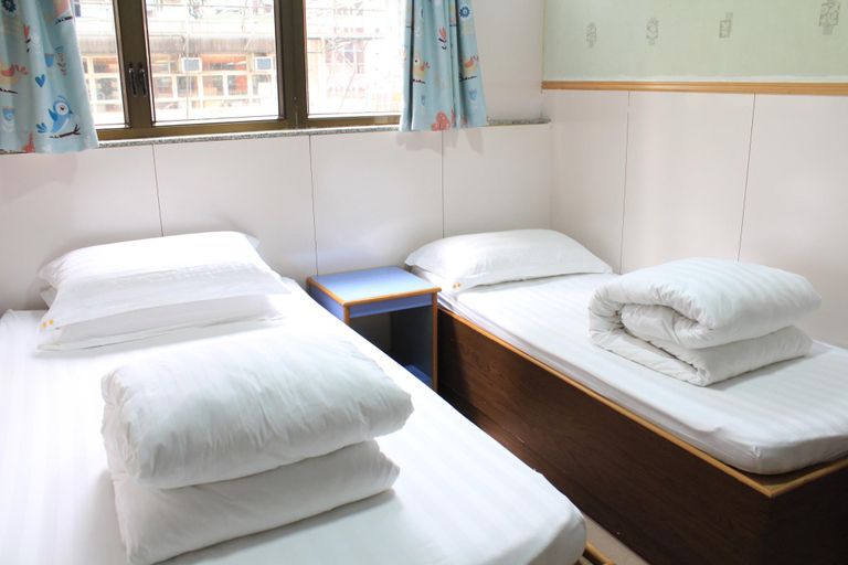 Bedroom 2, Wing Wah Hostel, Kowloon
