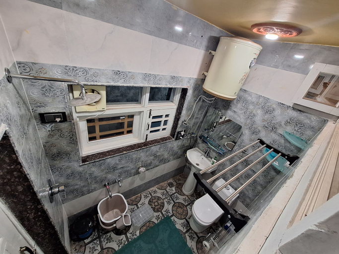 Bathroom 4, Oak Heaven Cottage, Baramulla