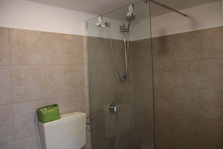 Bathroom 2, Chiave di violino, Bari