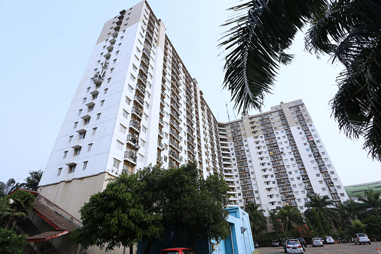 Exterior & Views 27
