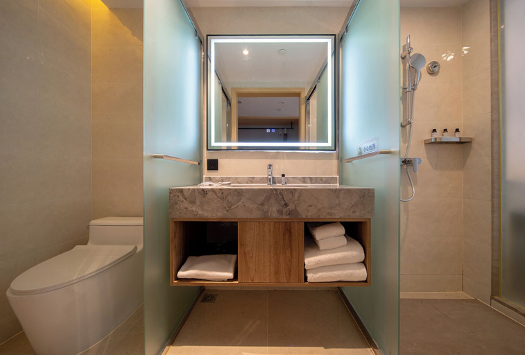 Bathroom 3, Baiyun Airport Coco Hotel, Guangzhou