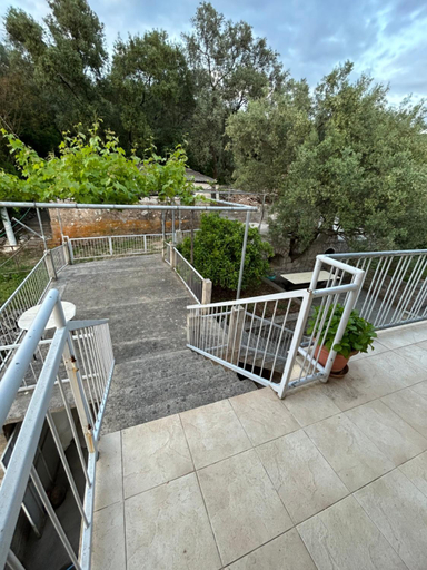 Others 4, Lazarus Bigova apartments