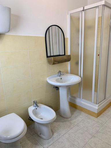 Bathroom 3, Pianisi Albergo, Campobasso