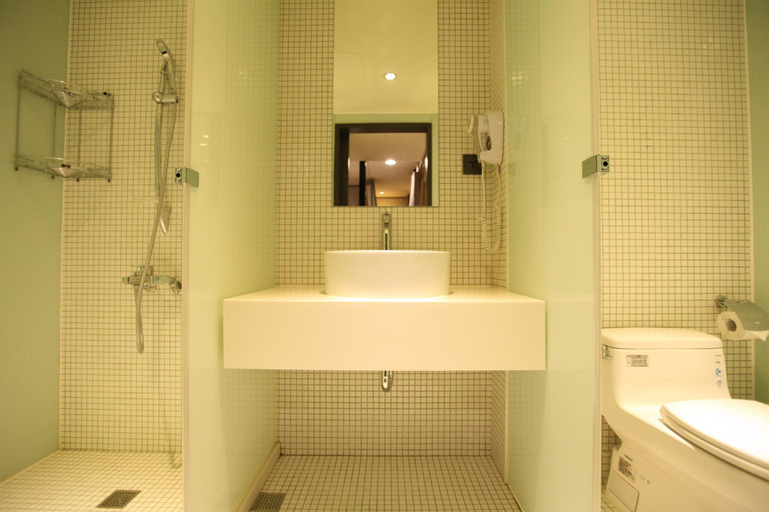 Bathroom 12
