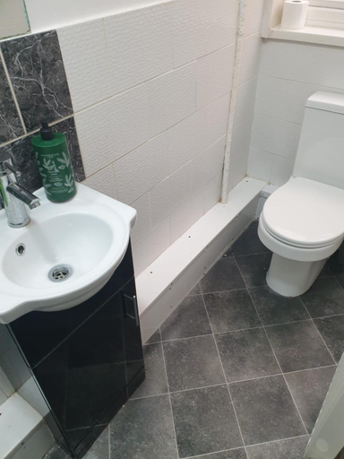 Bathroom, Devonshire House, Birmingham