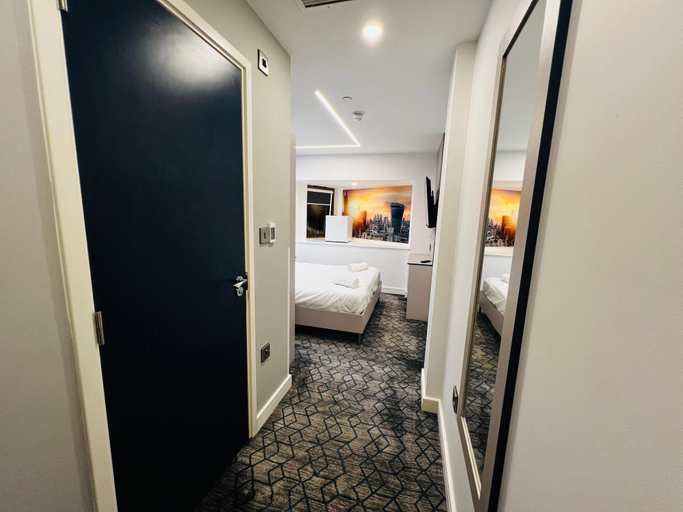 Others 5, ILFORD GRAND HOTEL (Fully Air Conditioned), London