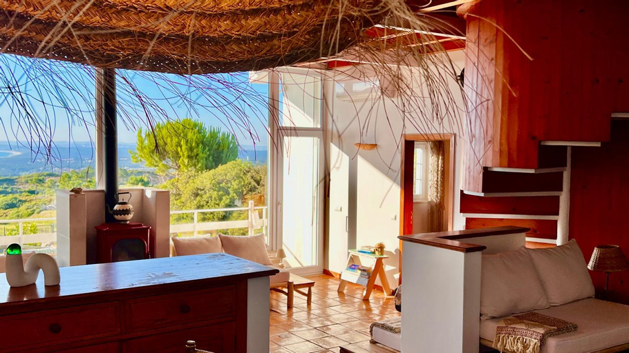Others 5, Lovely Beach House with Stunning View, Sesimbra
