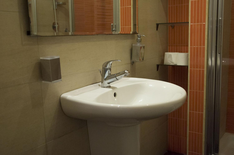 Bathroom 2, Sonnino house, Bari