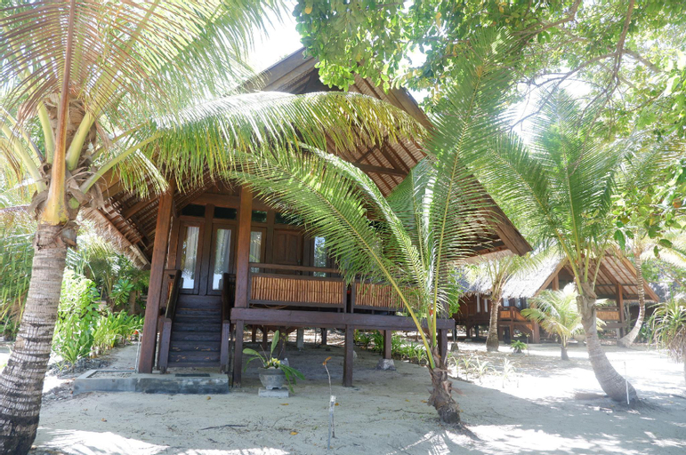 Exterior 8