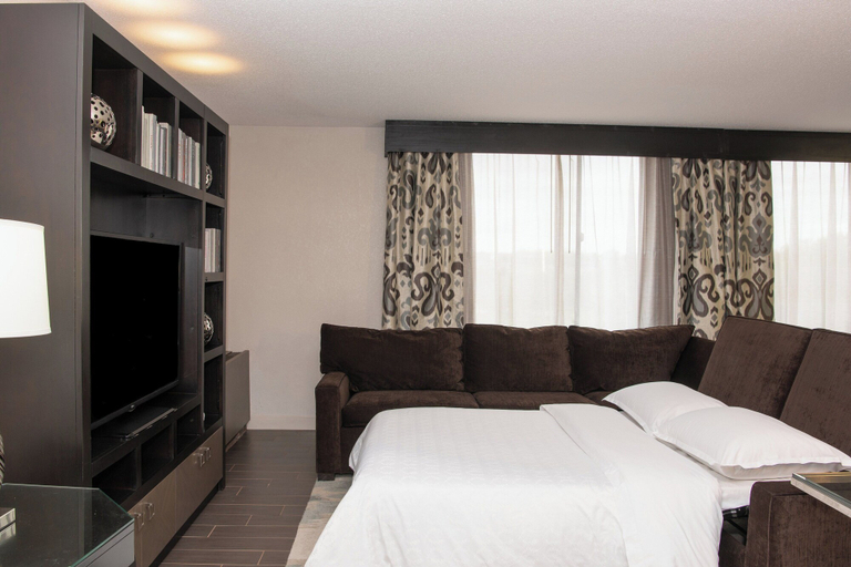 Bedroom 4, Sheraton Minneapolis West Hotel, Hennepin