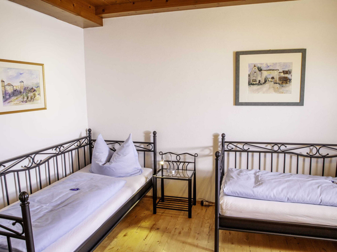 Bedroom 2, Apartment With Swimming Pool, Regen
