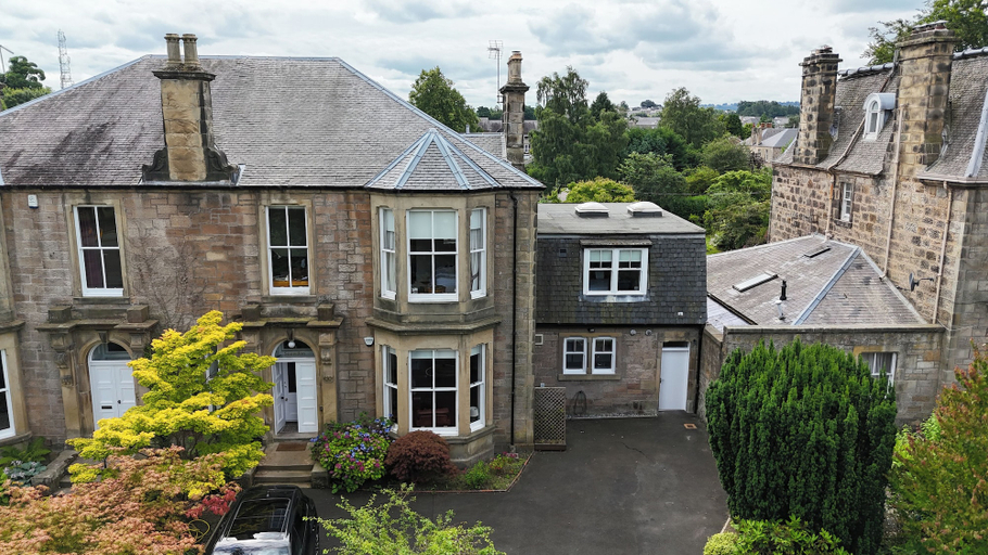 Exterior & Views 2, 19 Snowdon Apartment, Stirling