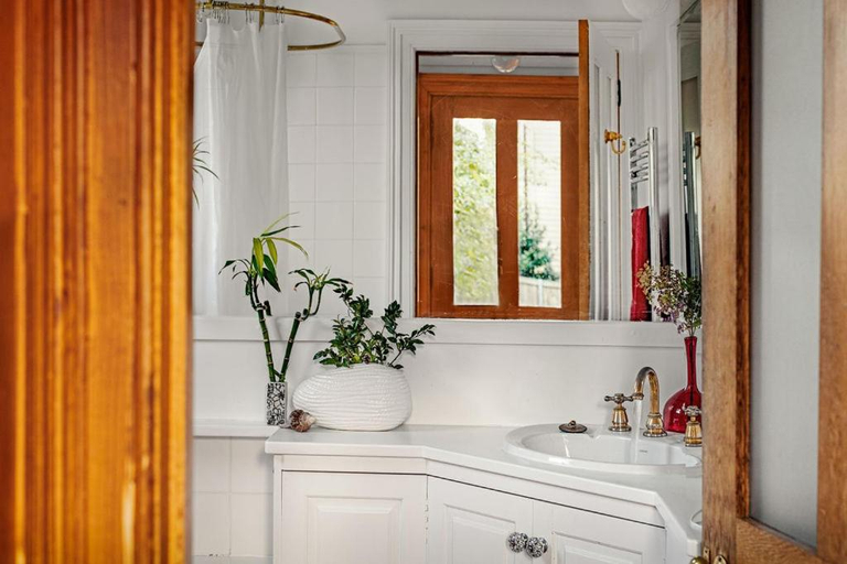 Bathroom, The Glebe Cottage, Hobart