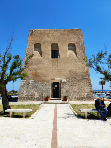 Others 4, Broom House, Lecce