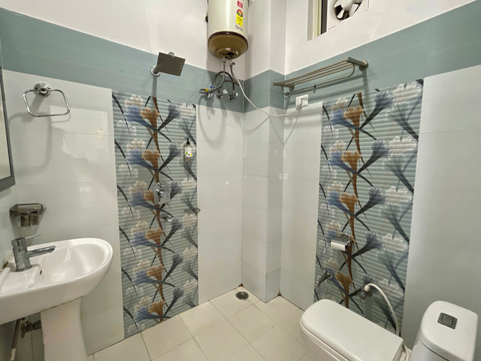 Bathroom 4, Wanna Stay Rishikesh, Garhwal