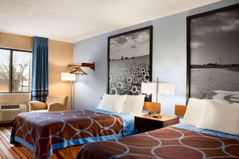 Bedroom, Deluxe Inn & Suites, Crawford