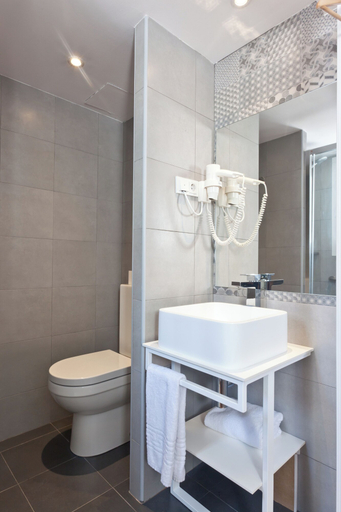 Bathroom 5, Ryans La Marina, Baleares