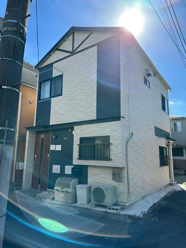 Exterior 4