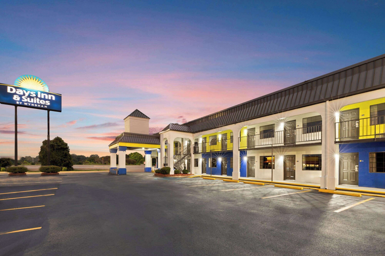 Exterior & Views 3, Days Inn & Suites by Wyndham Vicksburg, Warren
