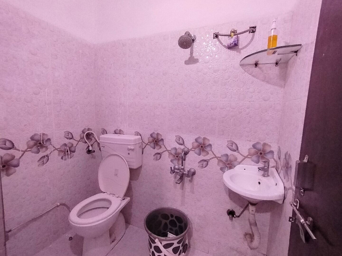 Bathroom, Hotel Global Inn, Indore