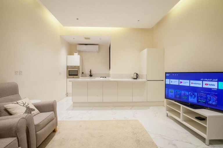 Shared lounge/TV area 3, Elegant and luxurious apartment Al-Olaya, Riyadh