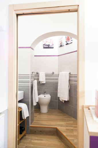 Bathroom 5, Terra Dell'Etna, Catania