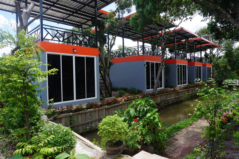 Exterior 12