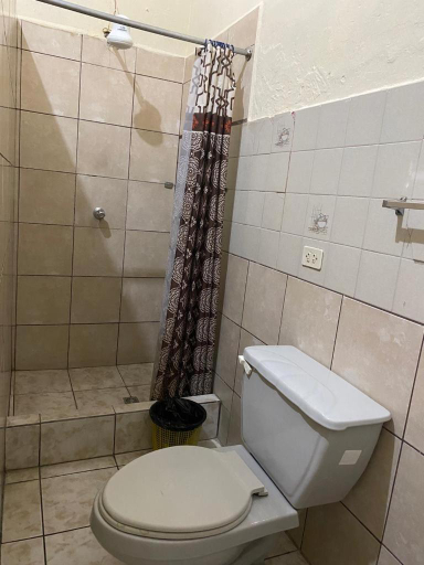 Bathroom 3, Hotel Malybu, ZONA 1