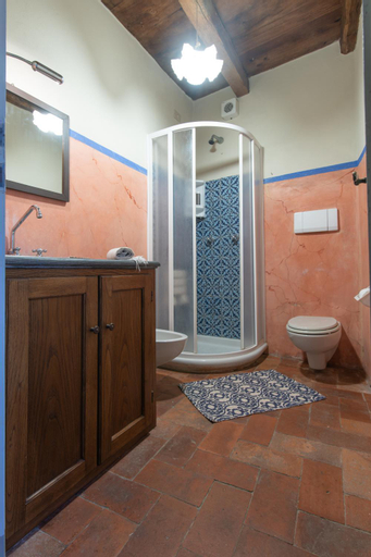 Sillicagnana Castle Villa with Swimming Pool!, Lucca