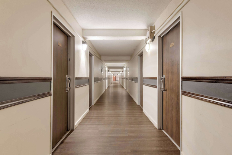 Others 5, Econo Lodge, Guilford