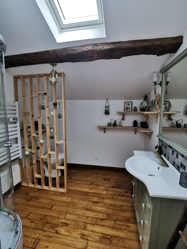Bathroom, Les Gîtes de La Roche Élie Chez Léonie, Deux-Sèvres