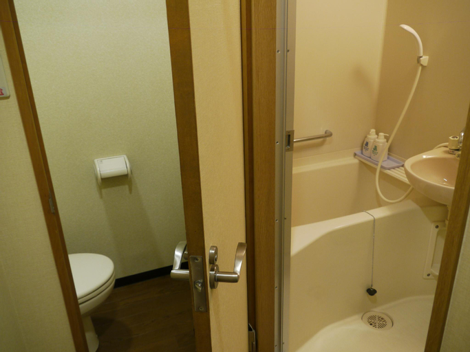 Bathroom 12