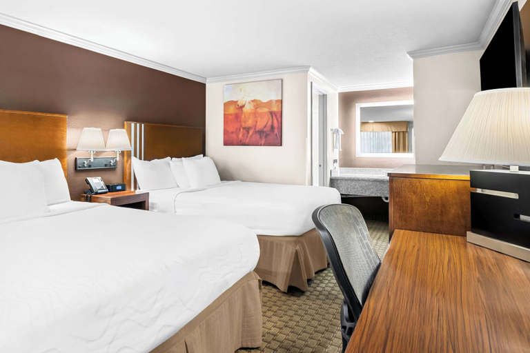 Bedroom 3, Best Western Skyline Motor Lodge, Lake