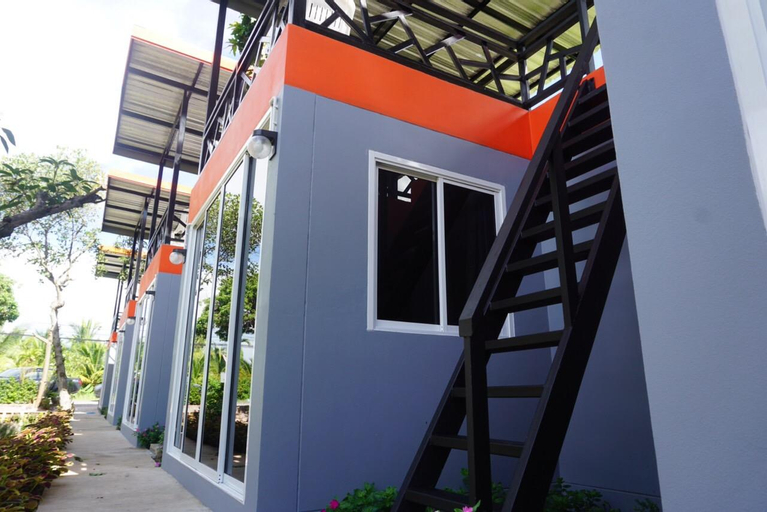 Exterior 6