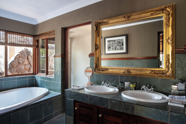 Bathroom 4, Ndlovu Safari Lodge, Waterberg