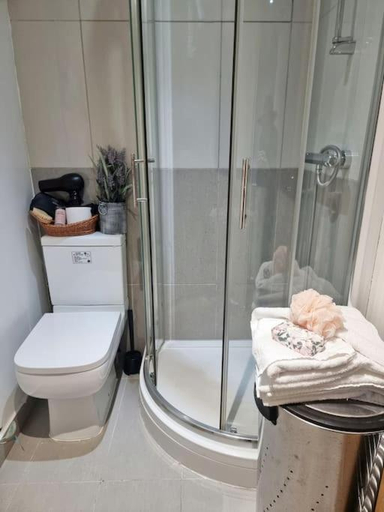 Bathroom 3, 4bed/3bath 8min to London Bridge, London