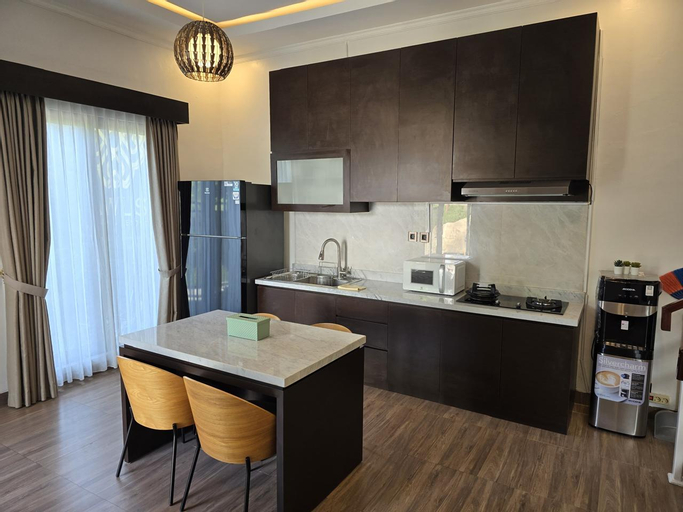 Dining Room 4
