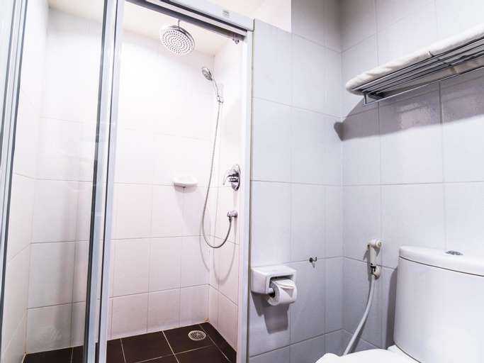 Bathroom 22