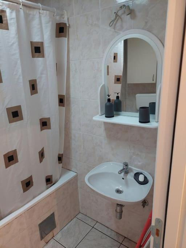 Bathroom 2, Lovely 1-bedroom apartment in Budva