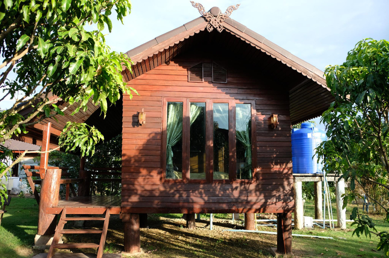 Exterior 2