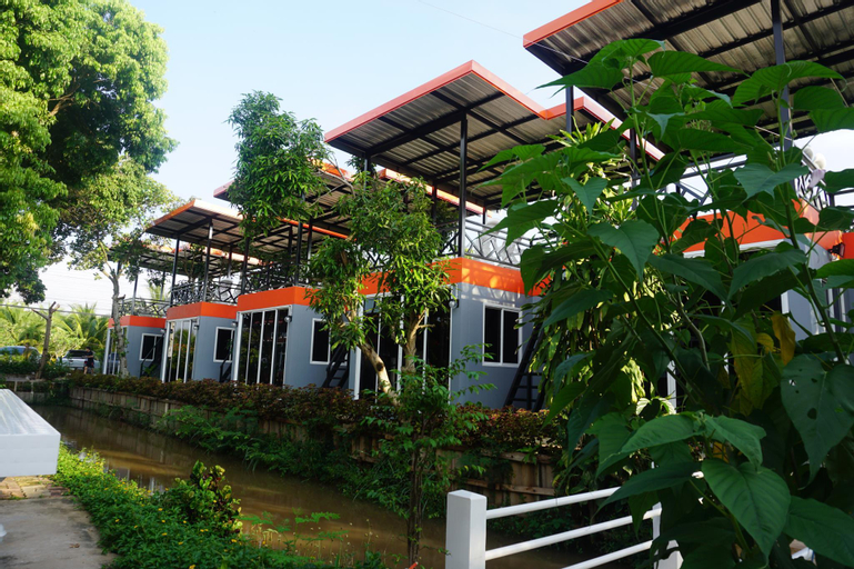 Exterior 1